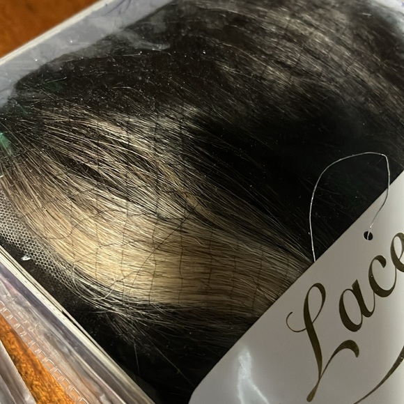 Outre Lace Front Wig- Free shipping! - Picture 5 of 7